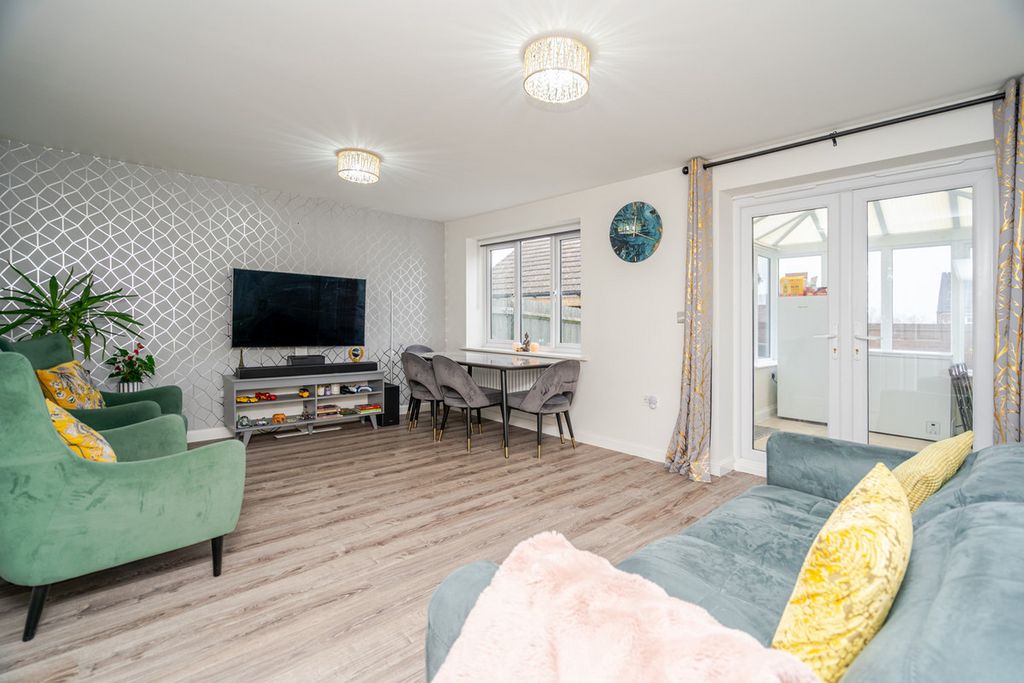 Property photo 2 of 21