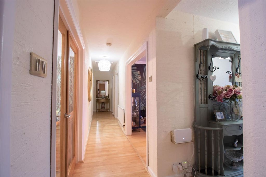 Property photo 2 of 33