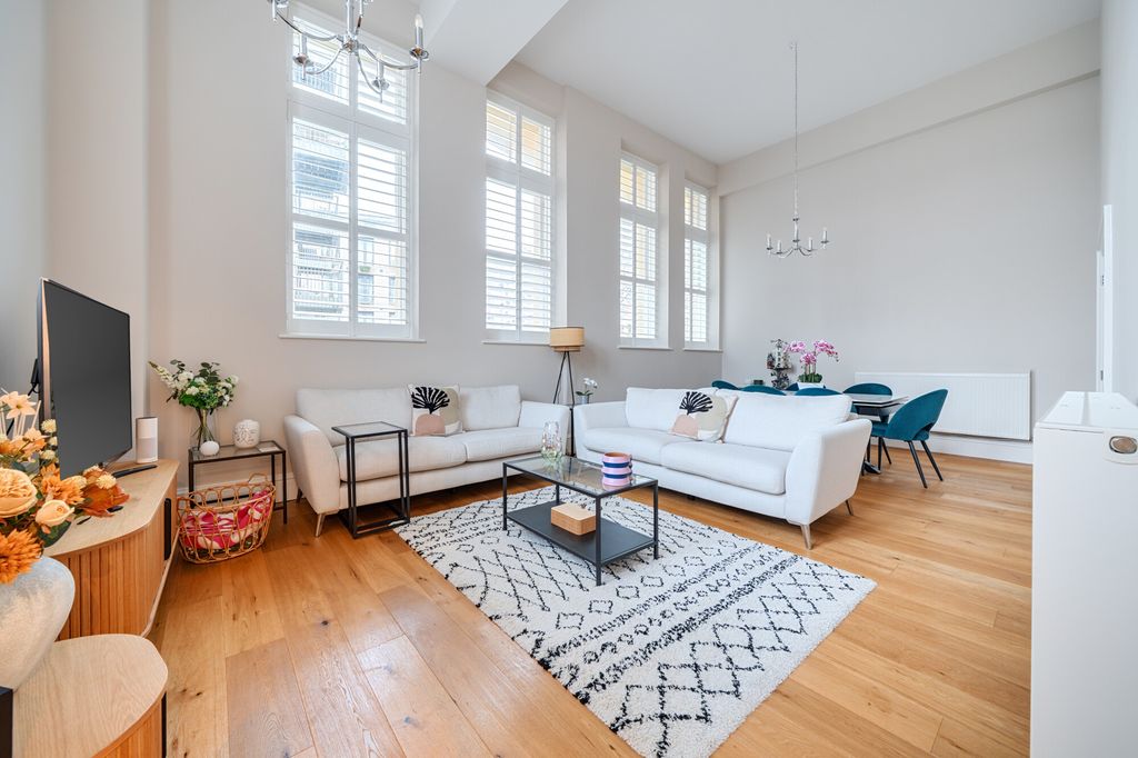 Property photo 1 of 22 Reception