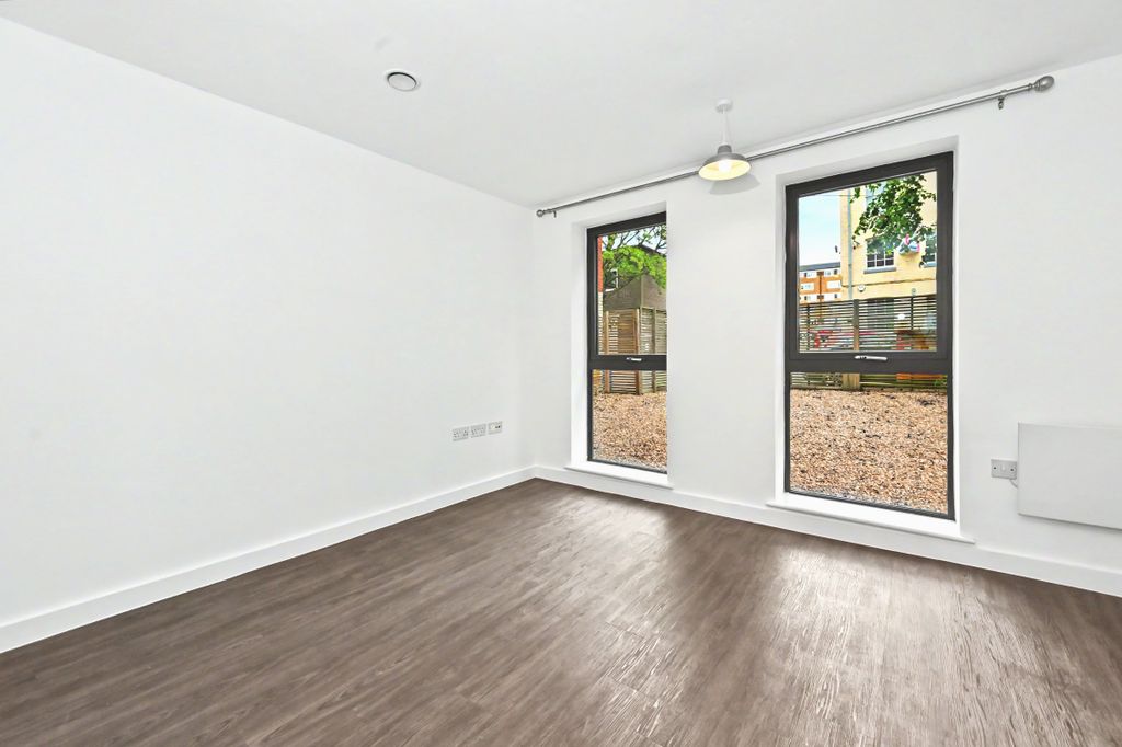 Property photo 3 of 21 Living Space