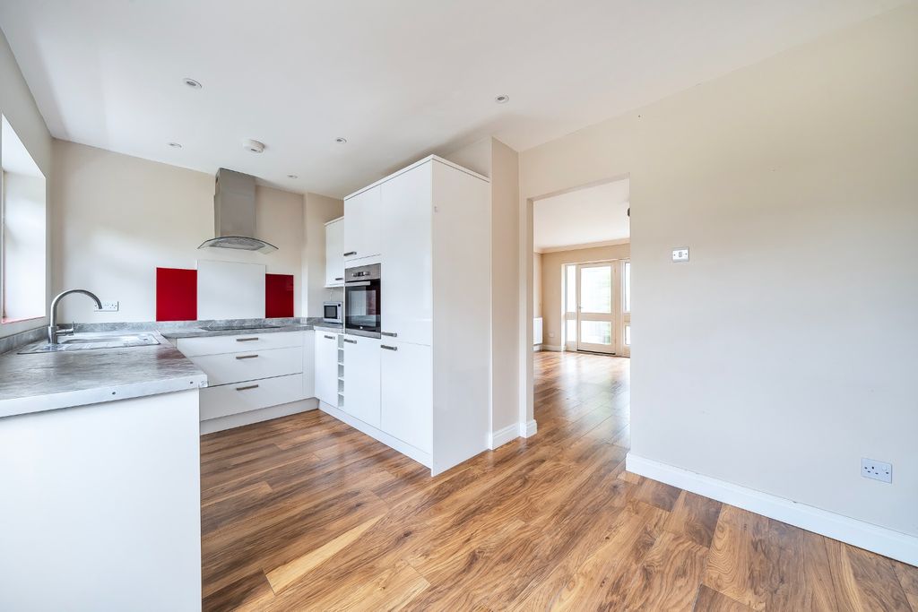 Property photo 2 of 21 4484702