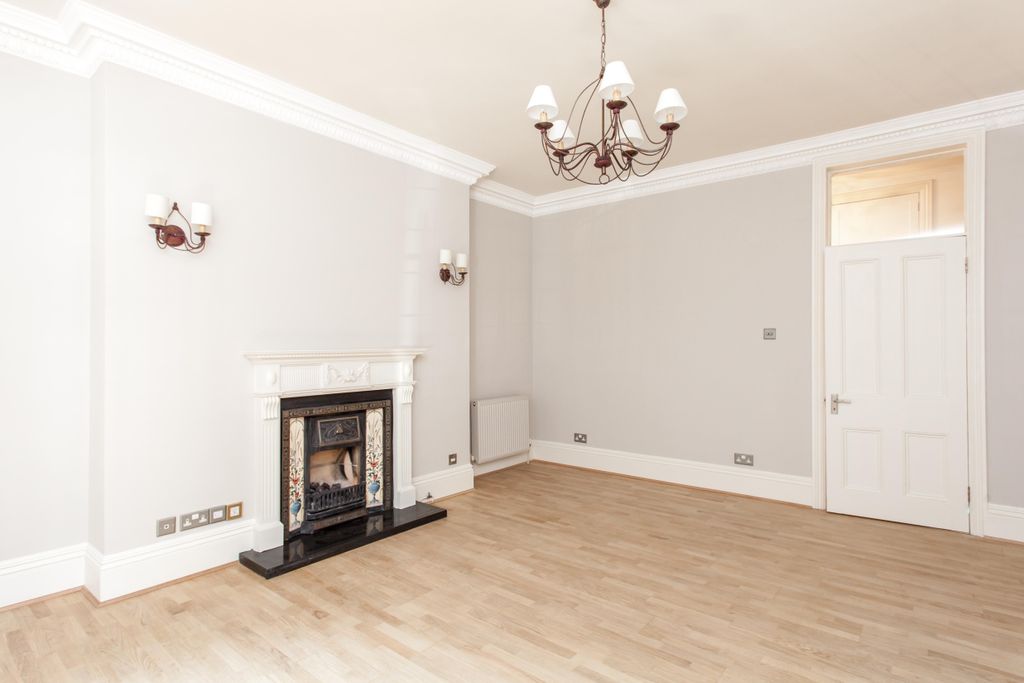 Property photo 3 of 12 Reception