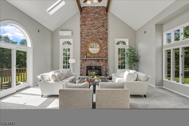 Property photo 3 of 8 <Alttext/>