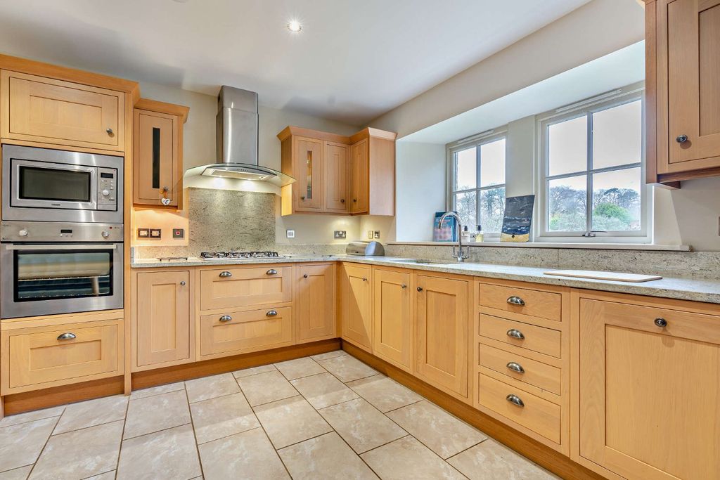 Property photo 3 of 31 Kitchen