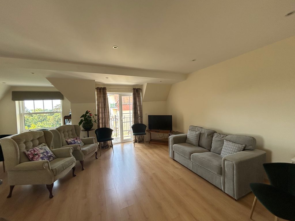 Property photo 2 of 16 Image00022