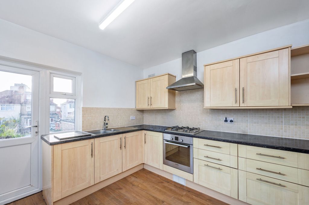 Property photo 2 of 3