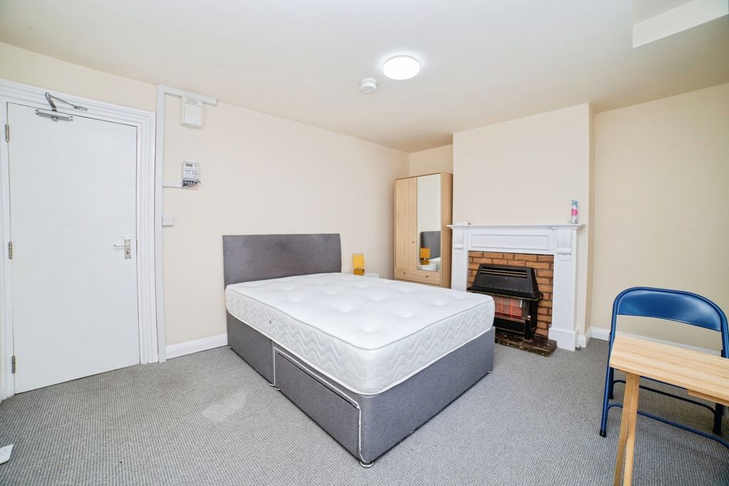 Property photo 3 of 17 Front Room Gf