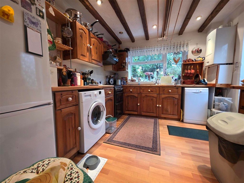 Property photo 3 of 9 Kitchen