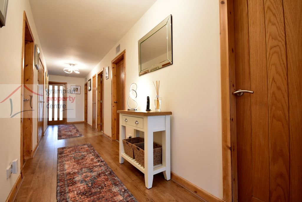 Property photo 2 of 28 Hallway.Jpg