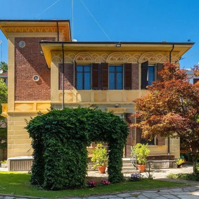 Property photo 1 of 13 Charming Villa In Torino, Piedmont