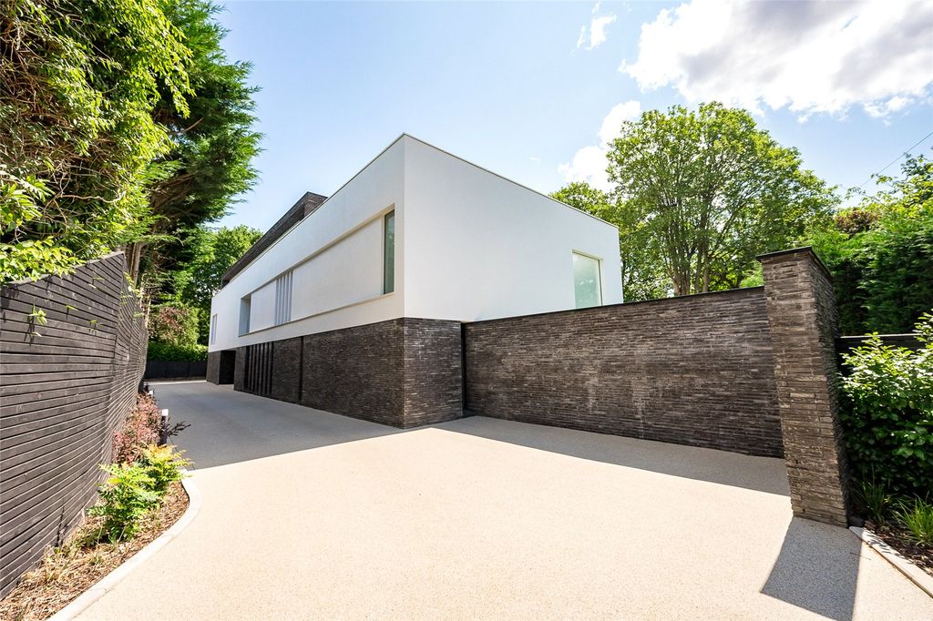 Property photo 1 of 26 Driveway