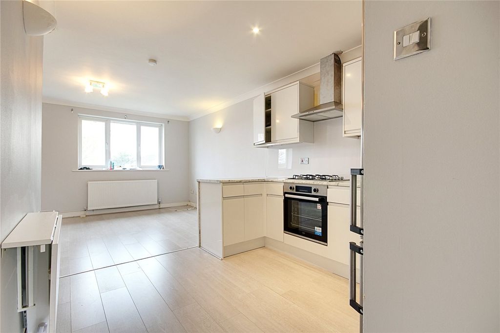 Property photo 3 of 8 Picture No. 10