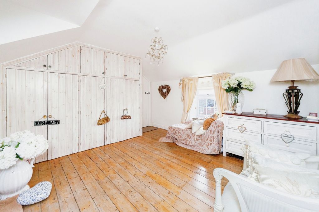 Property photo 3 of 18 Photography