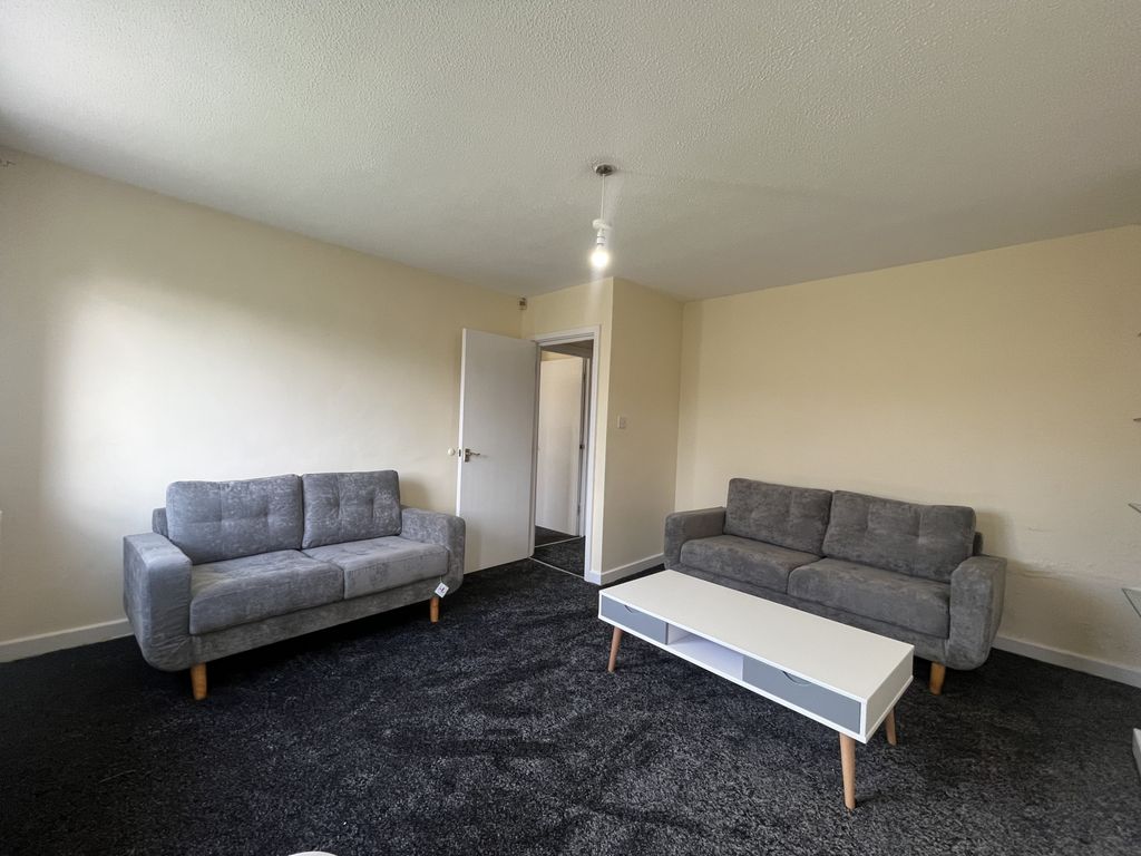 Property photo 3 of 9 Lounge