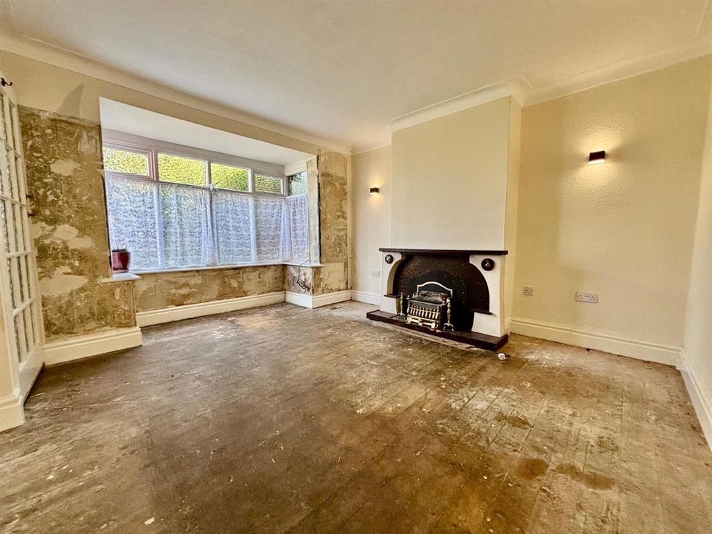 Property photo 2 of 18 Living Room: