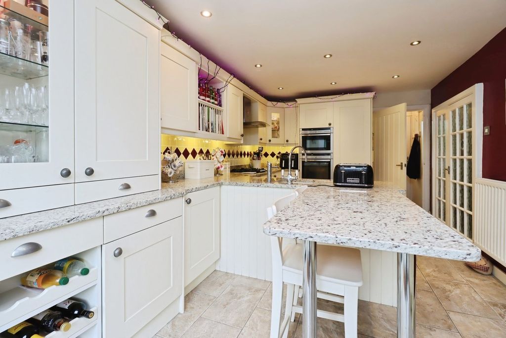 Property photo 3 of 24