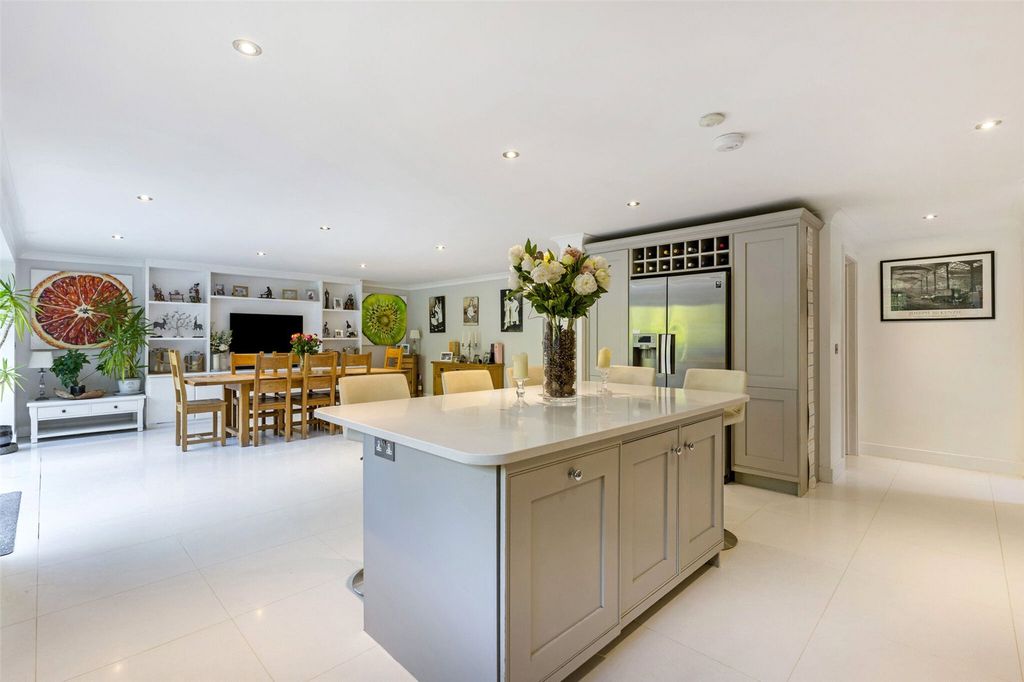 Property photo 2 of 14 Kitchen/Dining