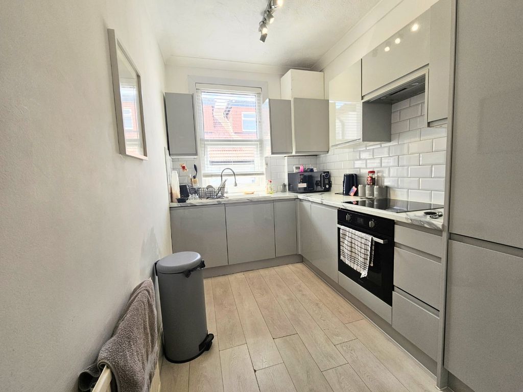 Property photo 2 of 13 4378252
