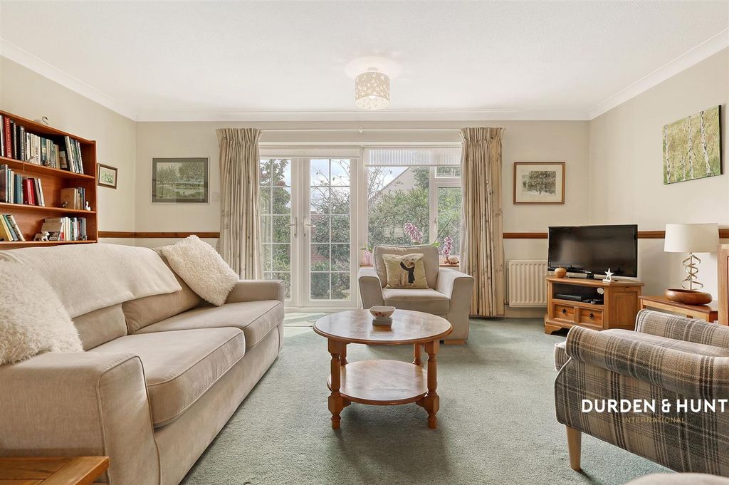 Property photo 2 of 21 Tower Court