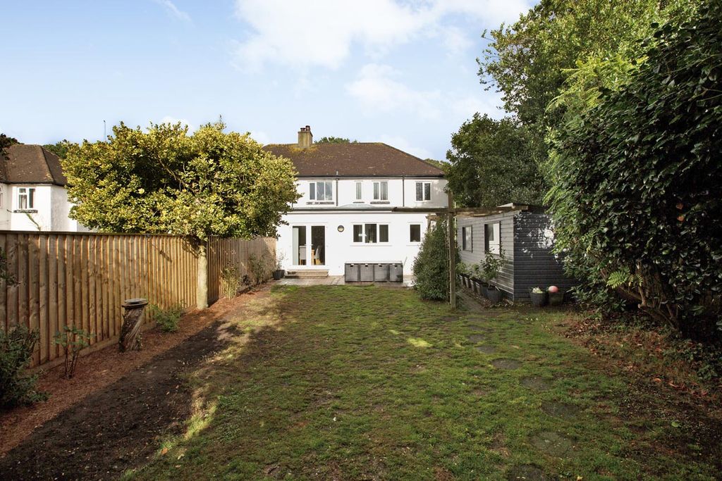 Property photo 3 of 18 Photo 16
