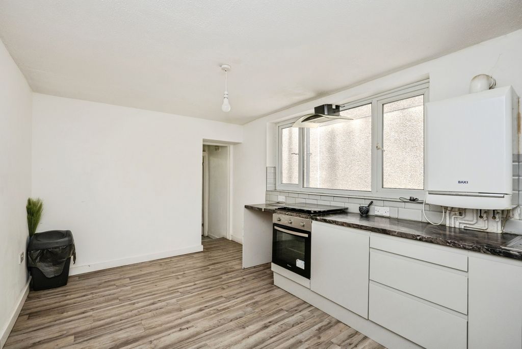 Property photo 3 of 16 Pbox-Img.Jpg