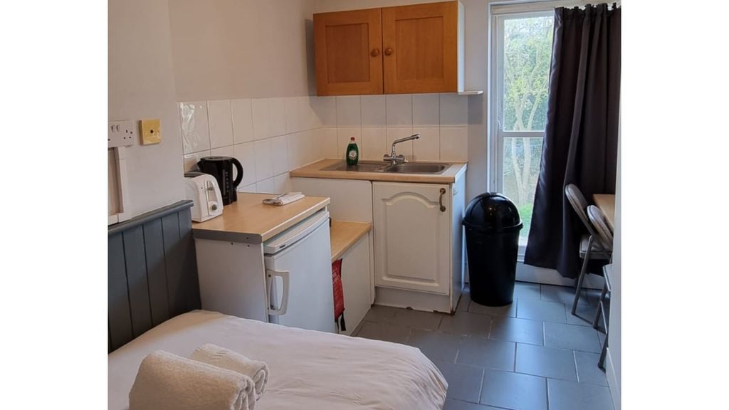 Property photo 3 of 6 A Tidy Kitchenette With Essential Appliances And A...