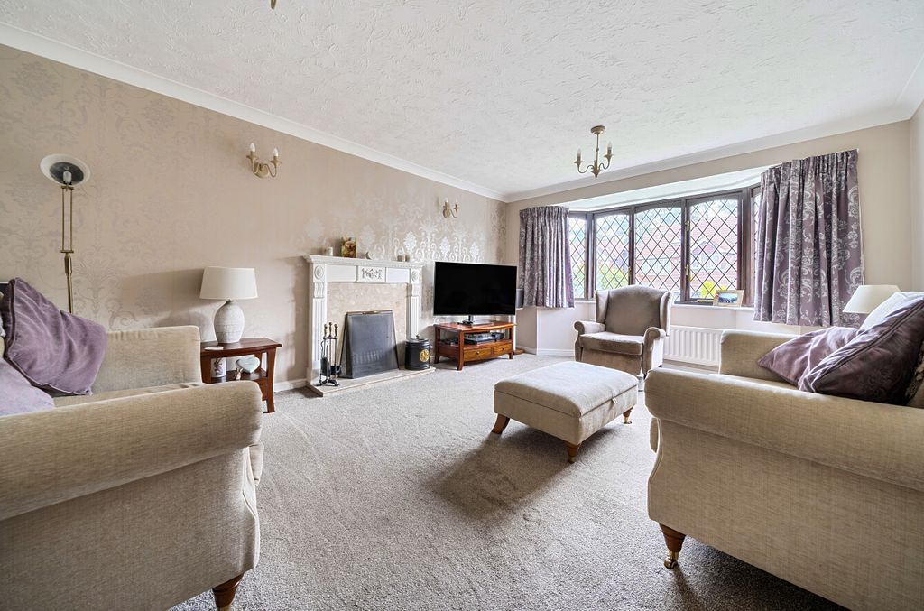 Property photo 2 of 14 1358047-11-68De49...