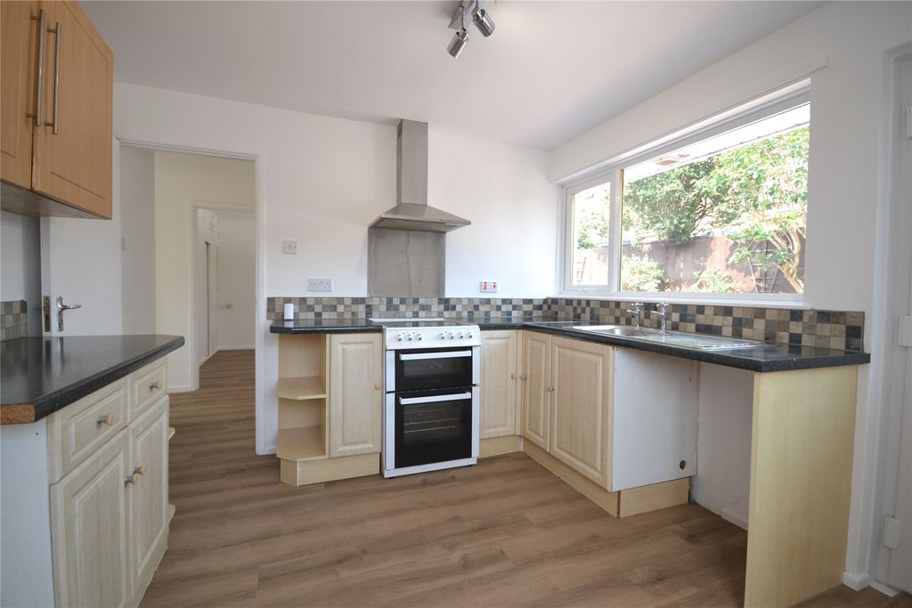 Property photo 2 of 10 Kitchen