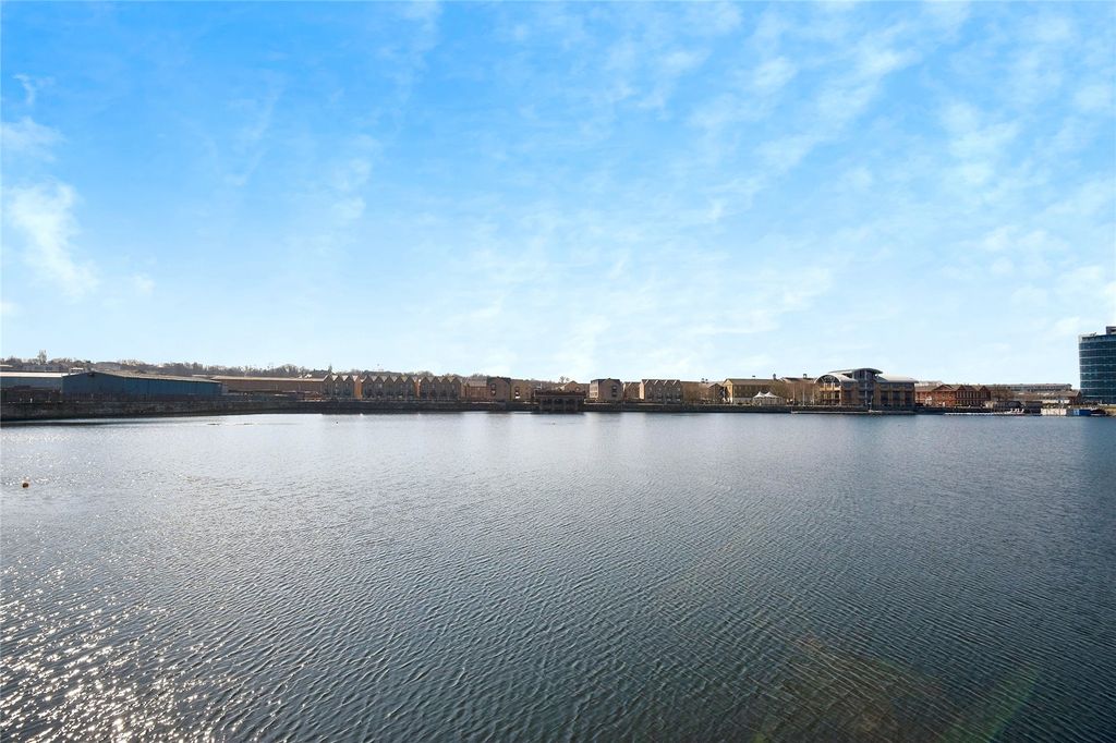 Property photo 2 of 10 Marina