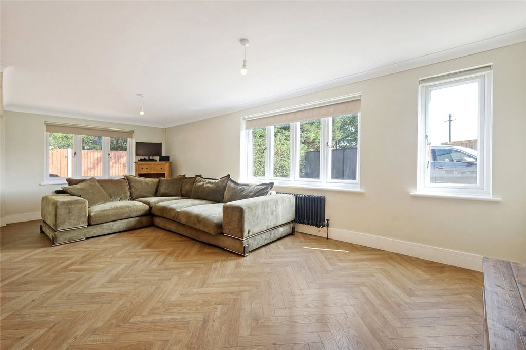 Property photo 3 of 27 Sitting Room