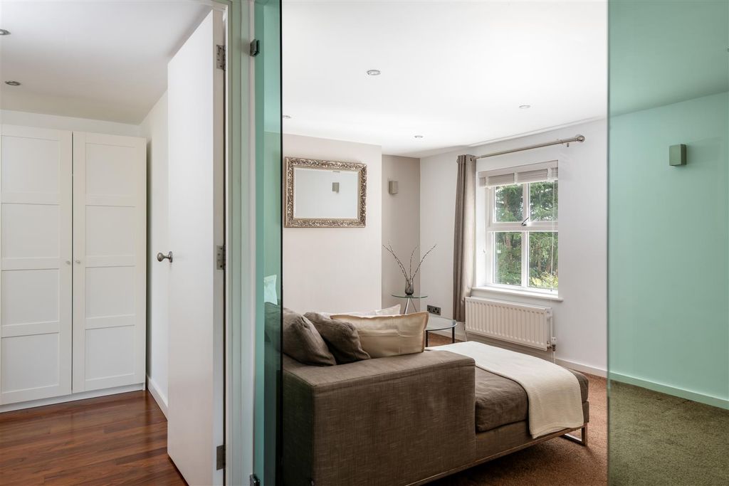 Property photo 3 of 24 4 Hapstead Mews Internals10.Jpg