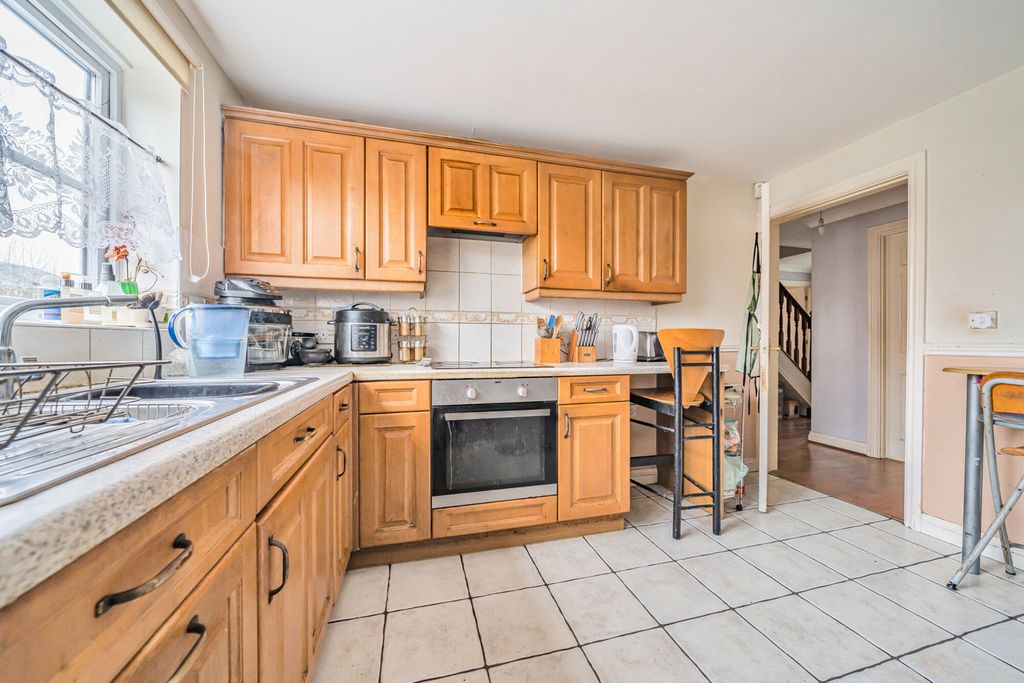 Property photo 3 of 23 Kitchen