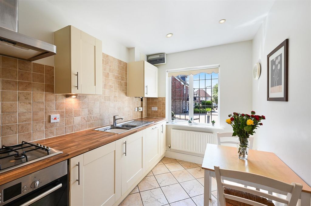 Property photo 3 of 20 Birch Close,8- (7).Jpg