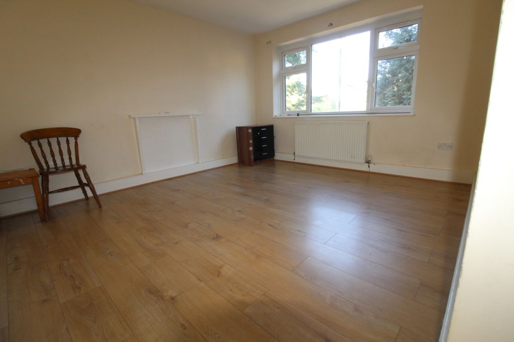 Property photo 1 of 11 Newly Decorated Two Double Bedroom Flat To Rent In Harrow.