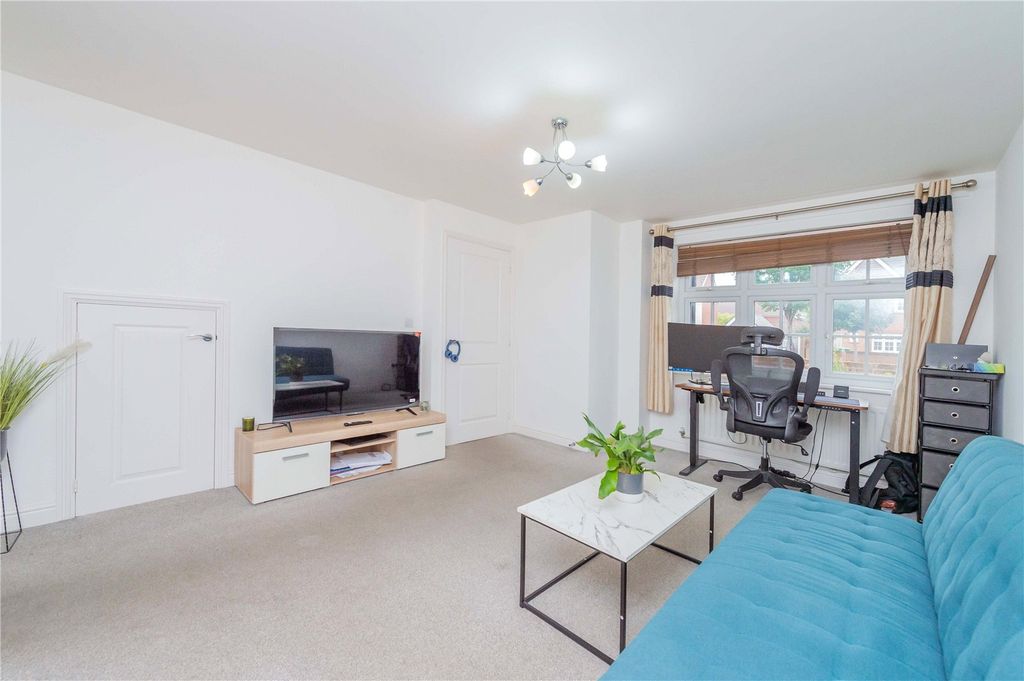 Property photo 2 of 29 Picture No. 14