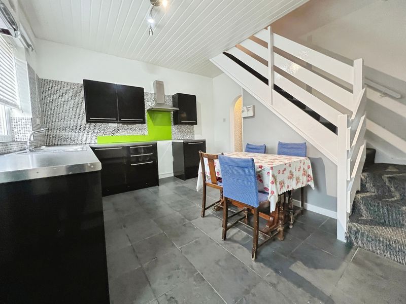 Property photo 3 of 11 Kitchen Diner