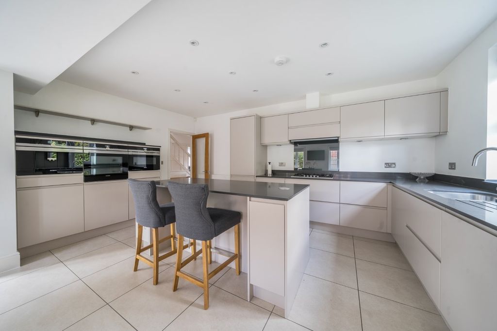 Property photo 2 of 38 Picture No. 10