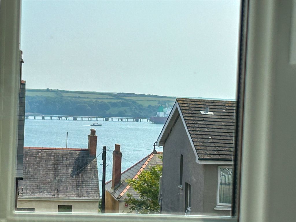Property photo 3 of 22 Picture No. 06