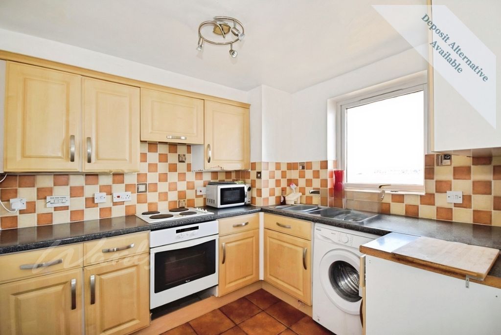 Property photo 3 of 10 Kitchen