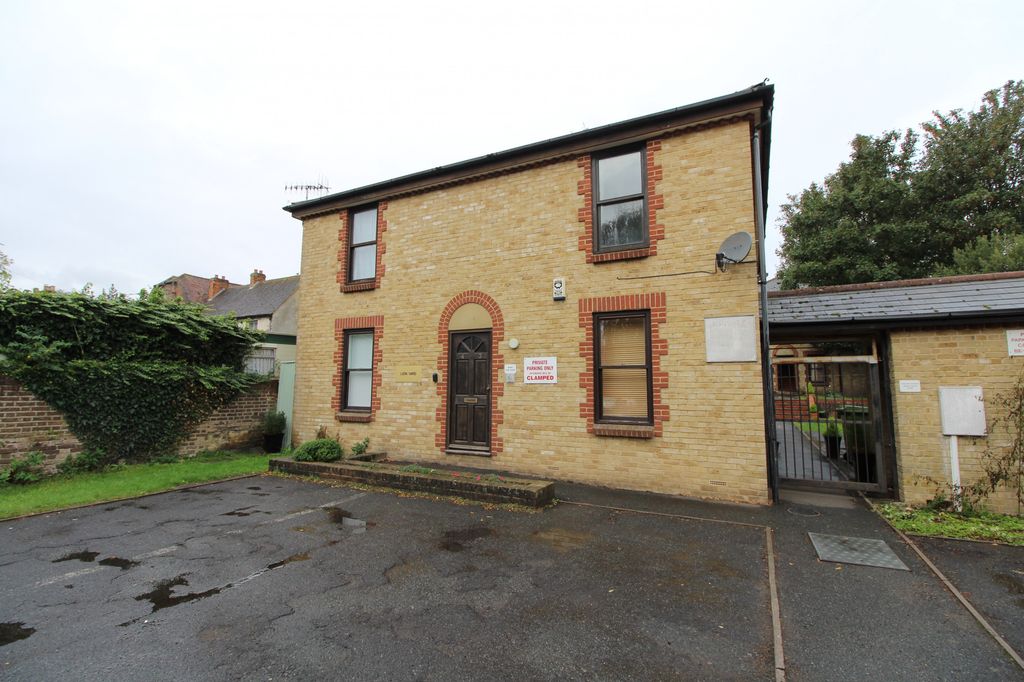 Property photo 1 of 4