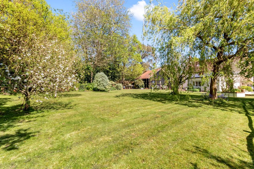 Property photo 3 of 22 Garden