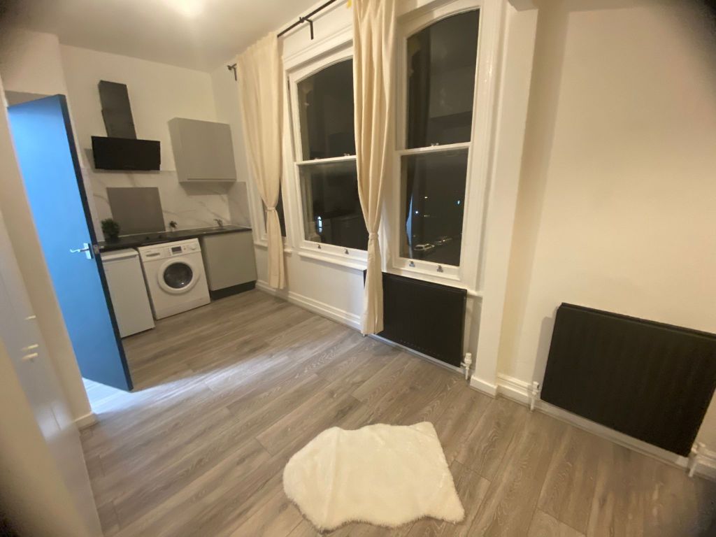 Property photo 3 of 9 Studio 6 - £1350 Available From 19/07/2026