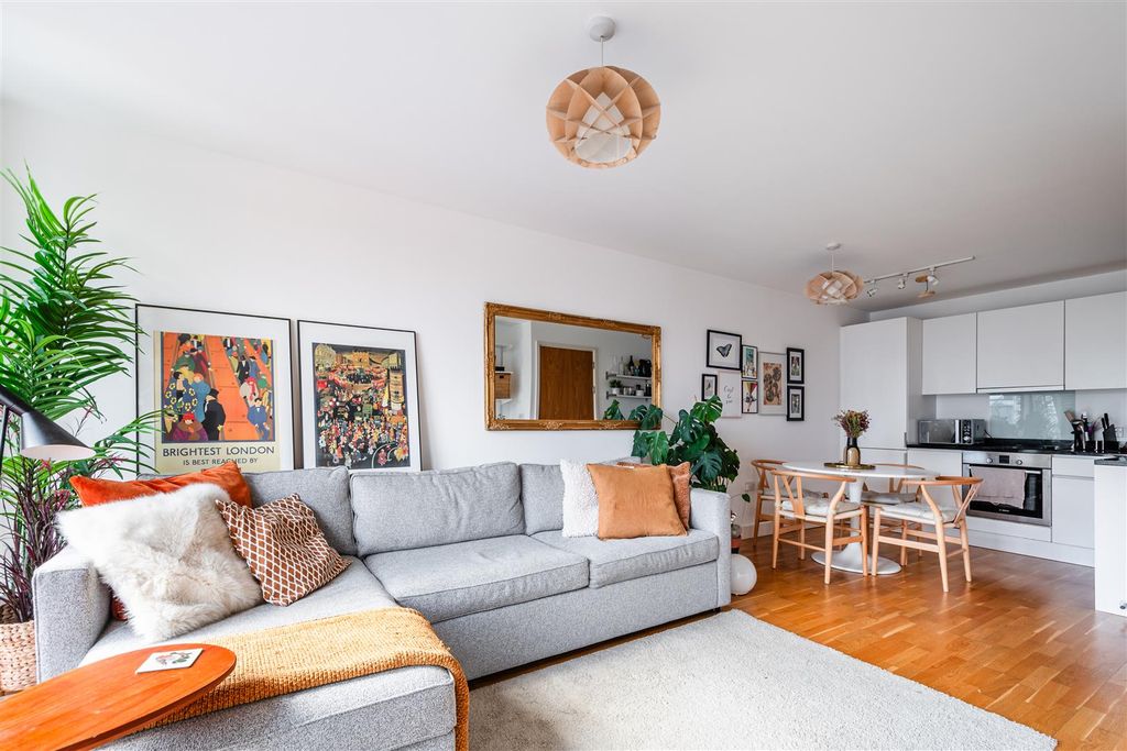 Property photo 2 of 16 Adelaide Wharf 410 - 4