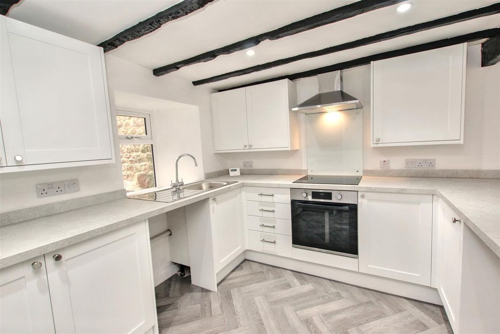 Property photo 3 of 20 3- Kitchen.Jpg