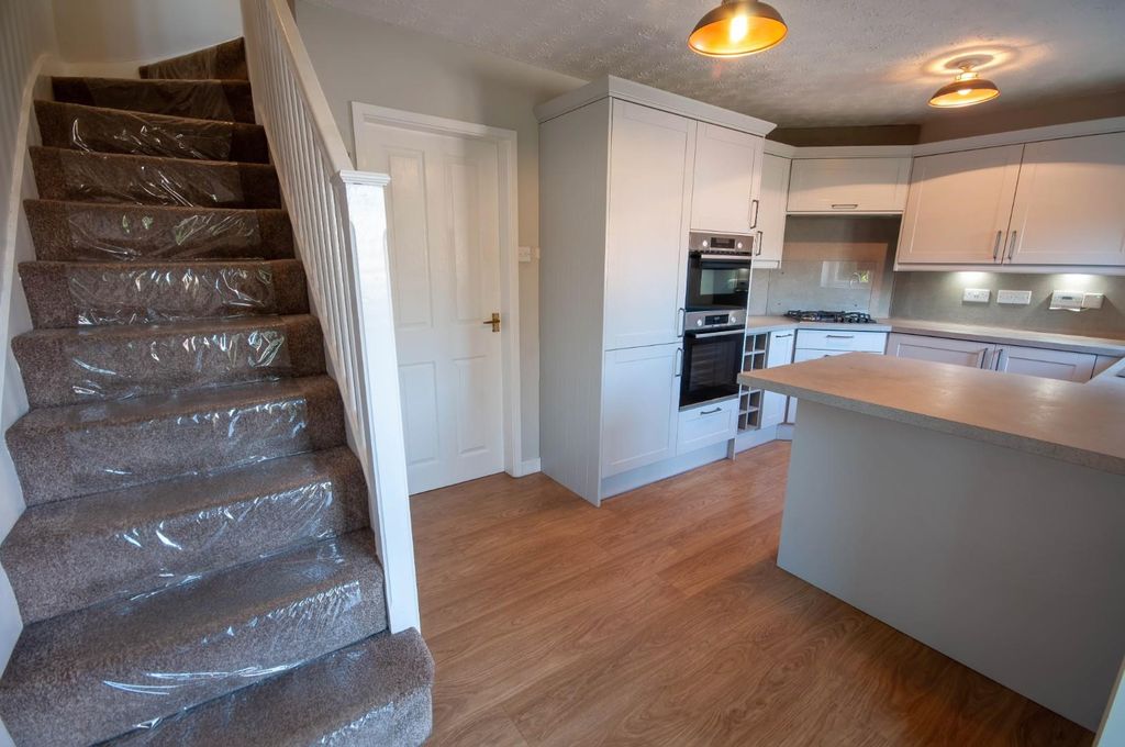 Property photo 3 of 23 Kitchen