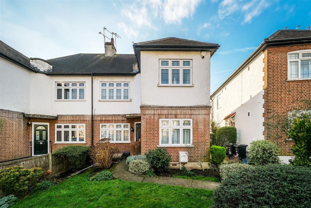 Property photo 1 of 19 32 Beechwood Park-27.Jpg