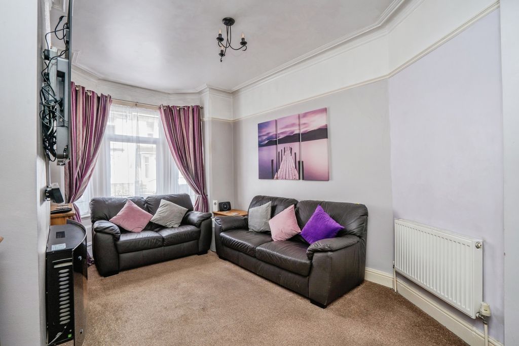 Property photo 3 of 20 Pbox-Img.Jpg