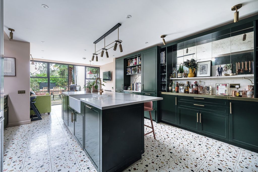 Property photo 1 of 29