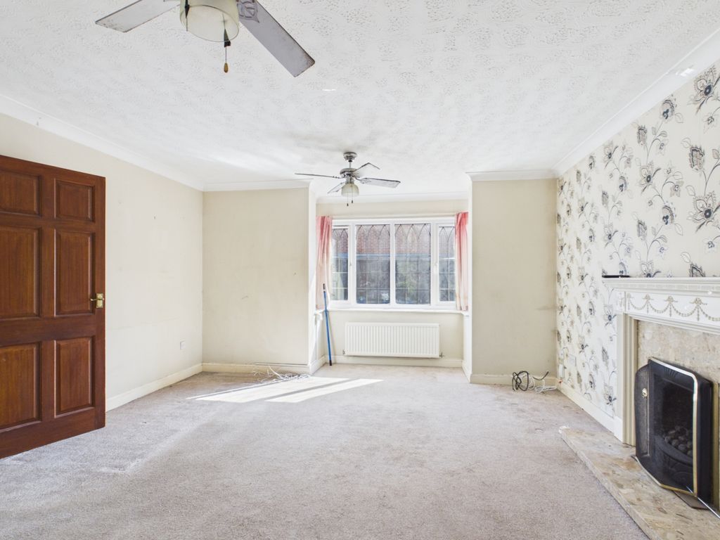 Property photo 3 of 9 Cam01740G0-Pr0570-Still001
