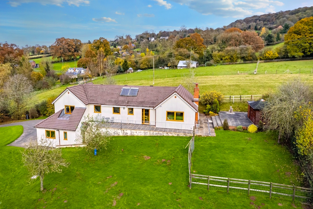 Property photo 2 of 32